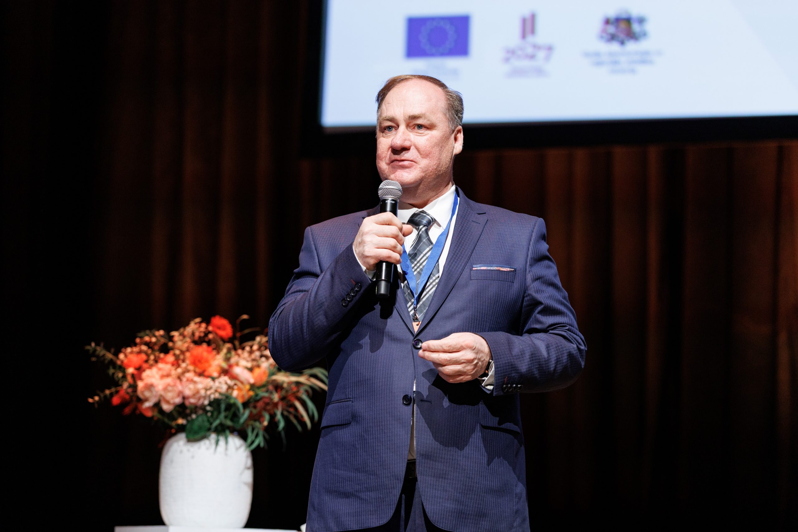 vairak neka 100 pasvaldibu planosanas regionu specialisti un uznemeji no visas latvijas pulcejas foruma uzdrikstesanas cesis vairak neka 100 pasvaldibu planosanas regionu specialis
