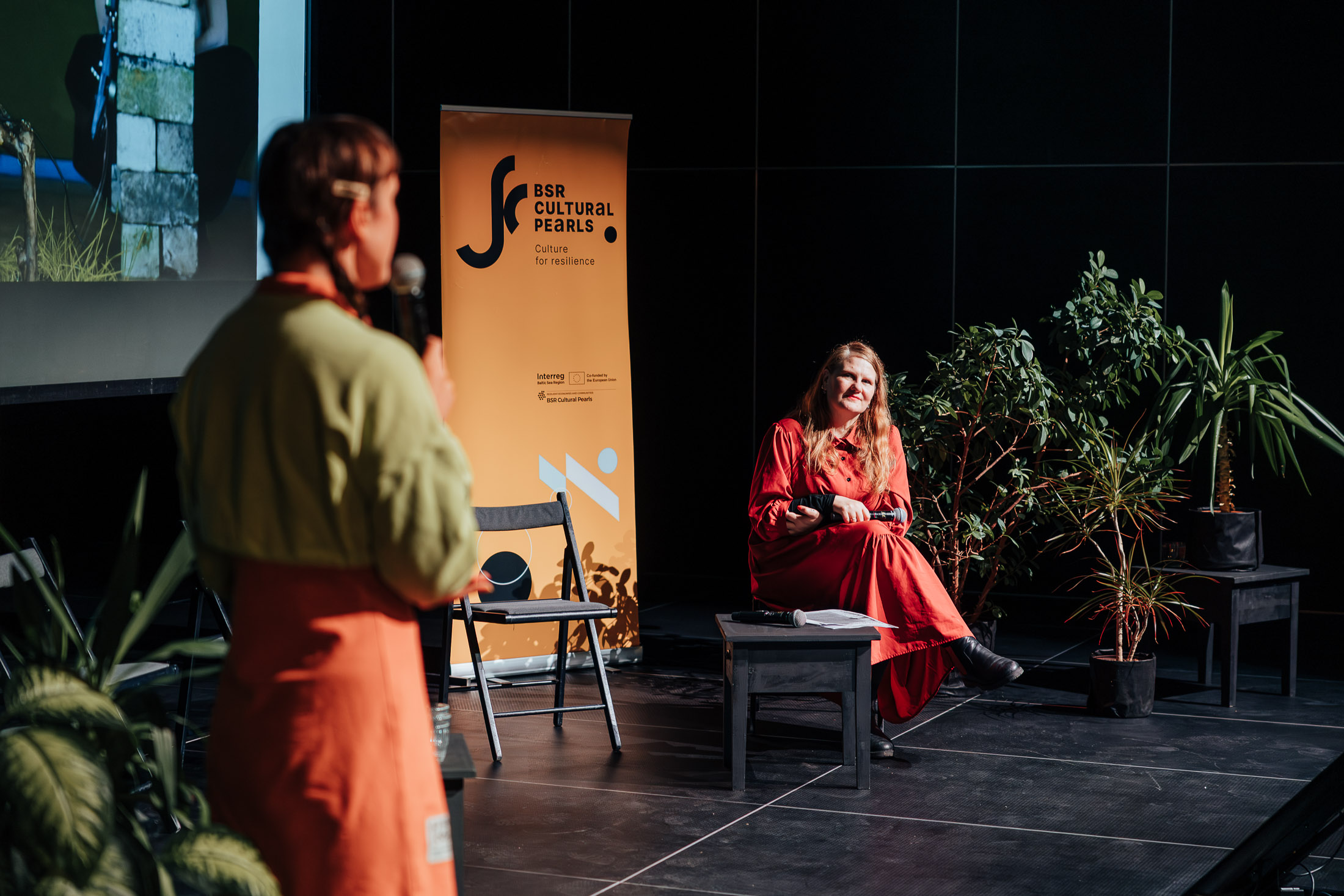 valmiera vairak neka 100 dalibnieku diskute par kulturu radosumu un kopienam