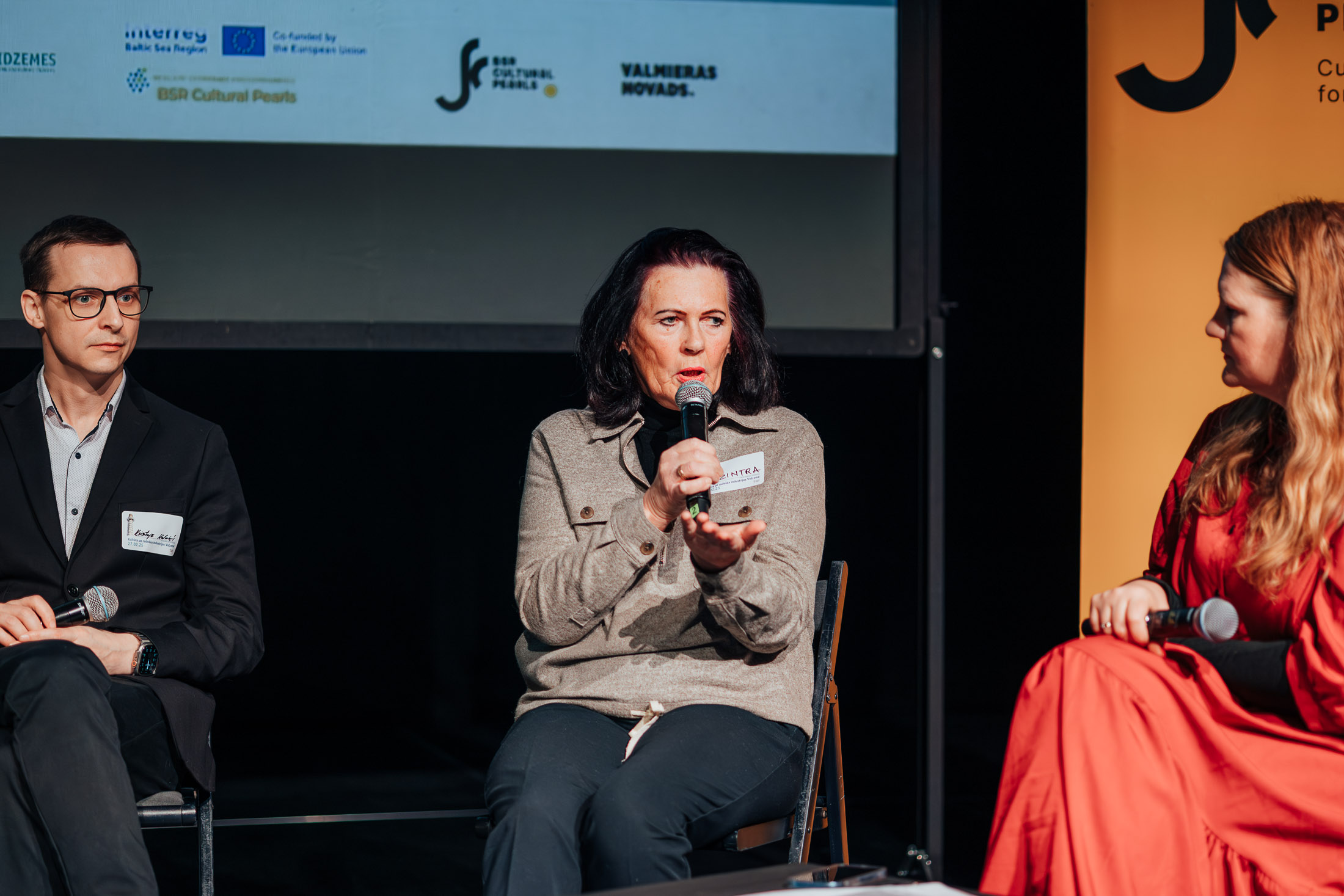 valmiera vairak neka 100 dalibnieku diskute par kulturu radosumu un kopienam