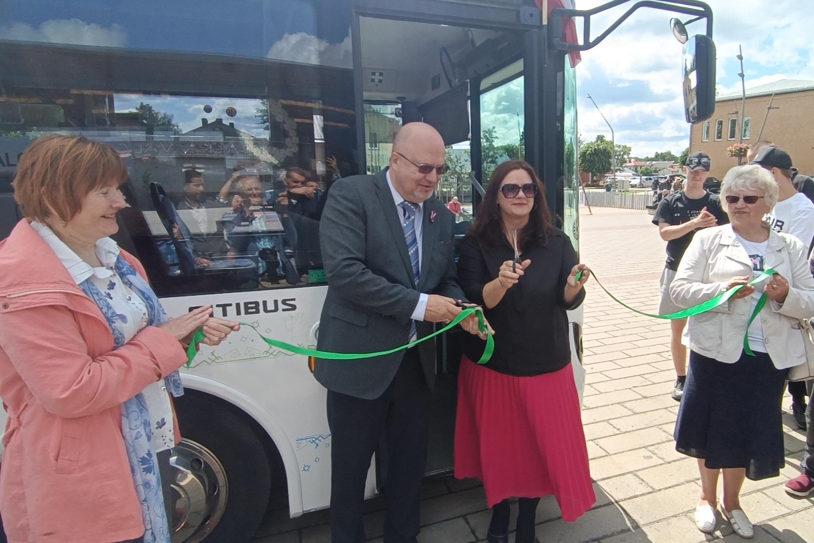 latvijas igaunijas pierobeza atjaunota sabiedriska transporta satiksme atklatas divas eksperimentalas autobusu linijas